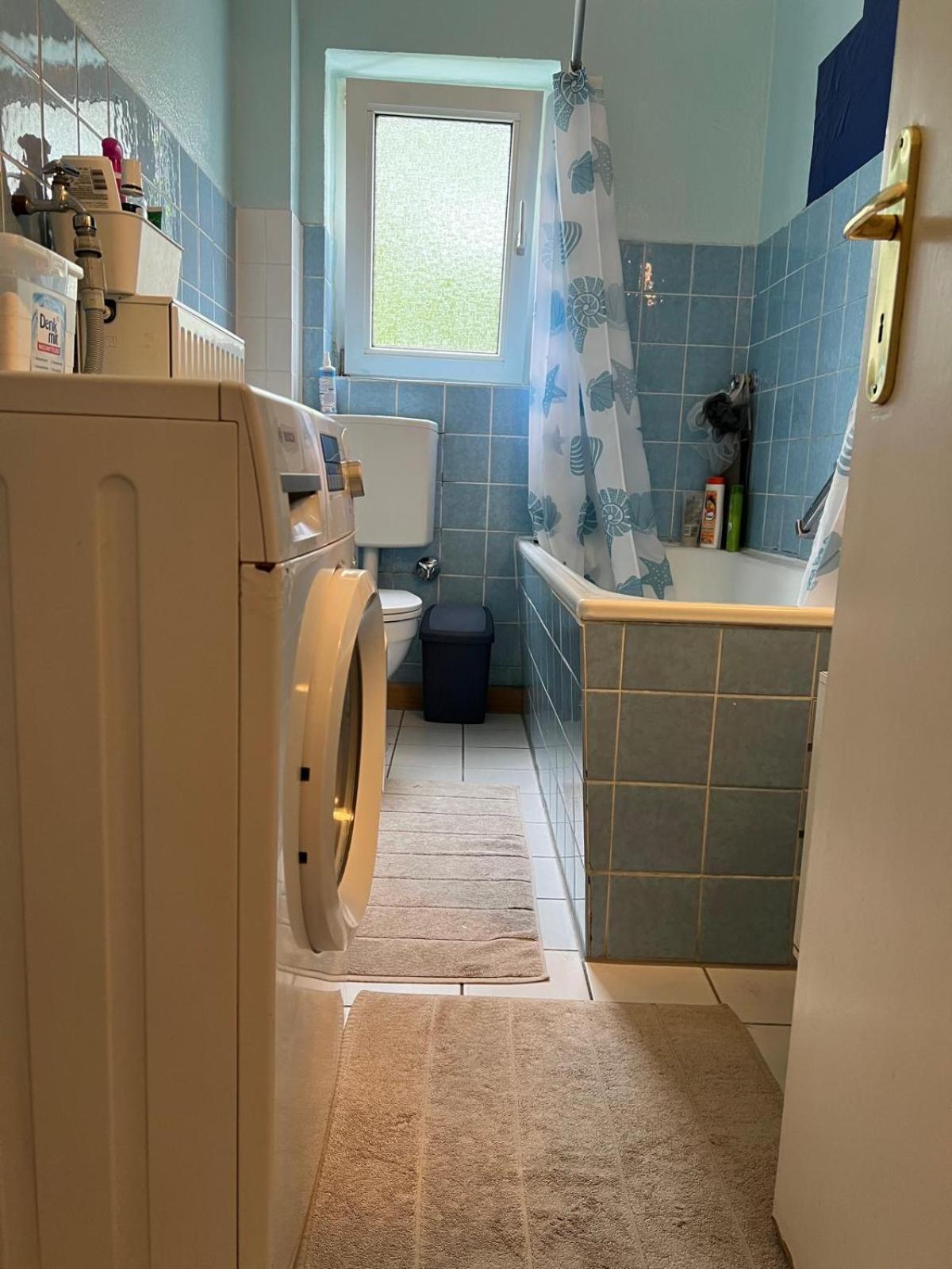 Einzel Zimmer Mit Gemeinsamen Kueche Und Badezimmer *