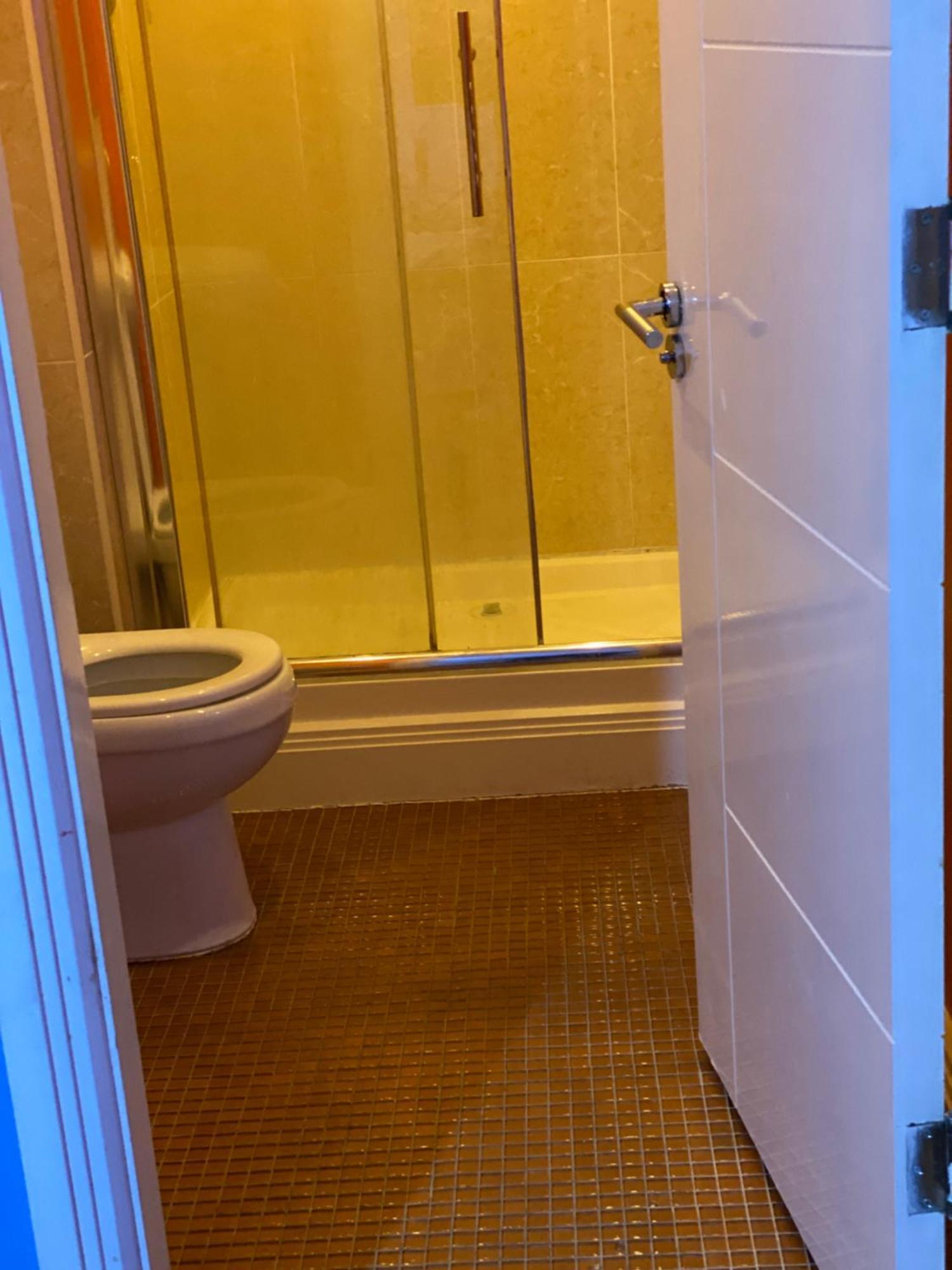 Einzel Zimmer Mit Gemeinsamen Kueche Und Badezimmer