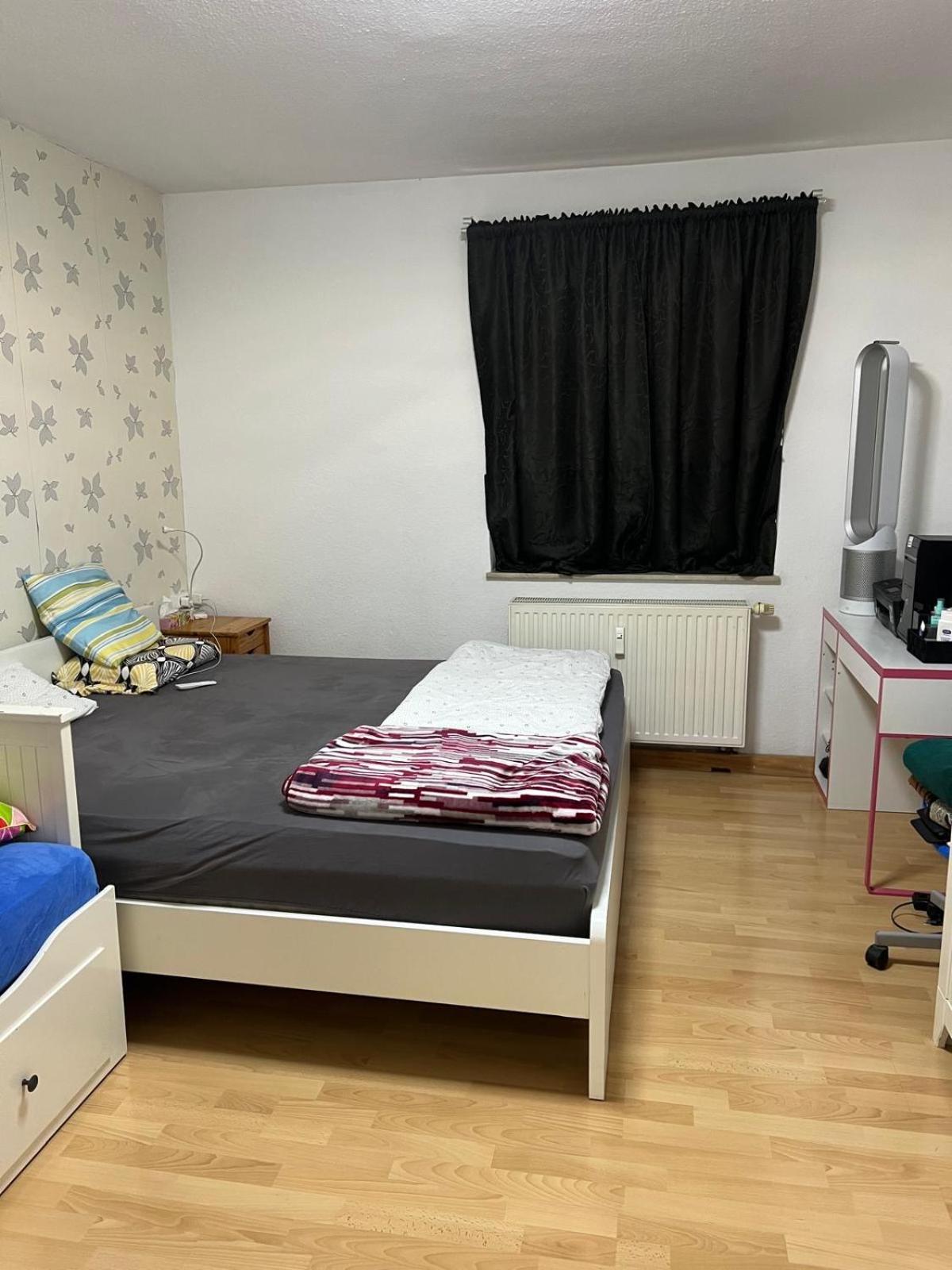 Appartement Einzel Zimmer Mit Gemeinsamen Kueche Und Badezimmer
